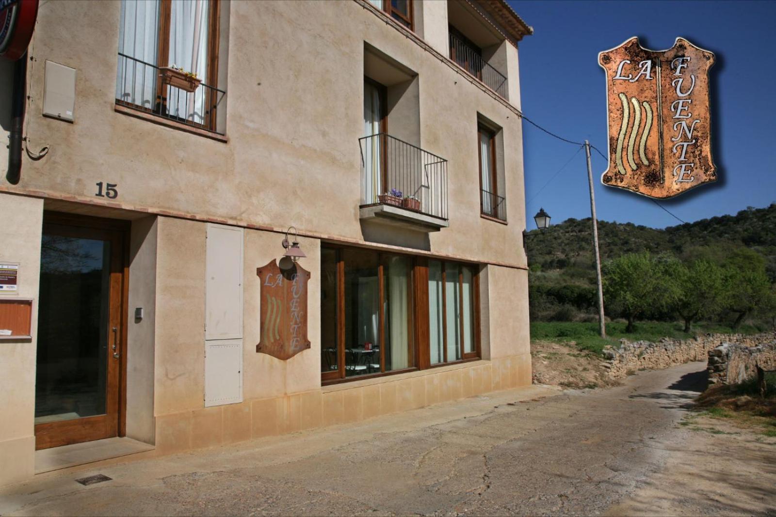 Hostal La Fuente Буэра Экстерьер фото